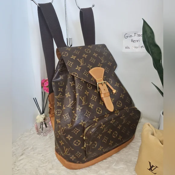 🔥Authentic 🔥 Louis Vuitton Brown Monogram Backpack - Picture 2 of 15